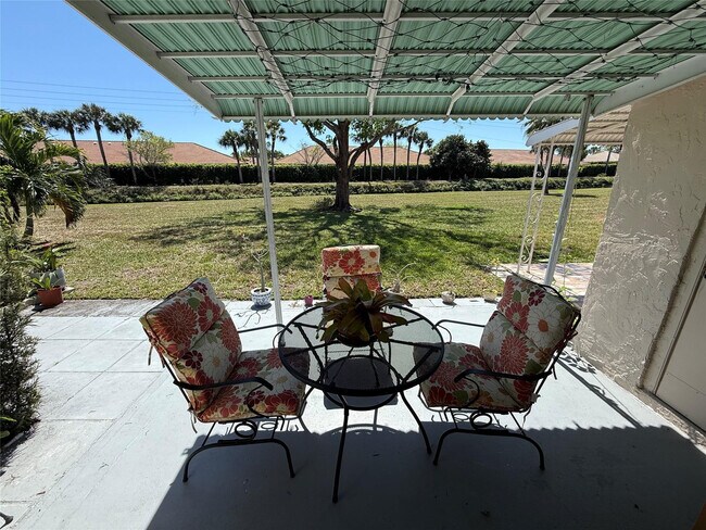 Building Photo - 8540 Chevy Chase Dr