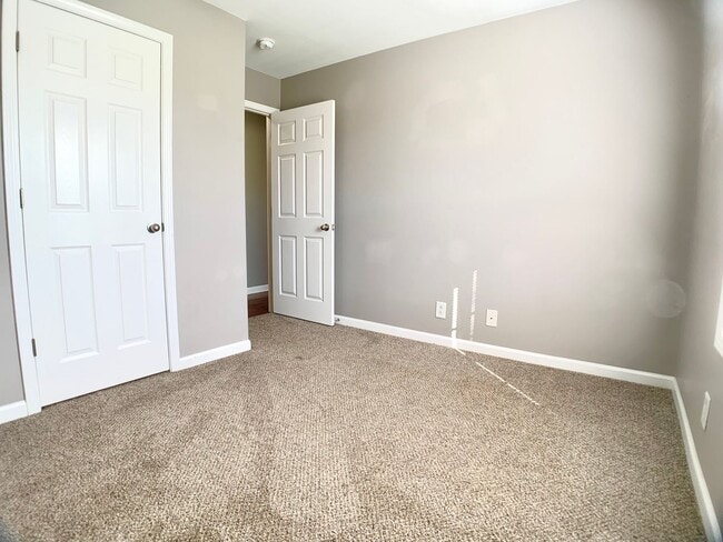 Building Photo - 118 N Cavalcade Cir
