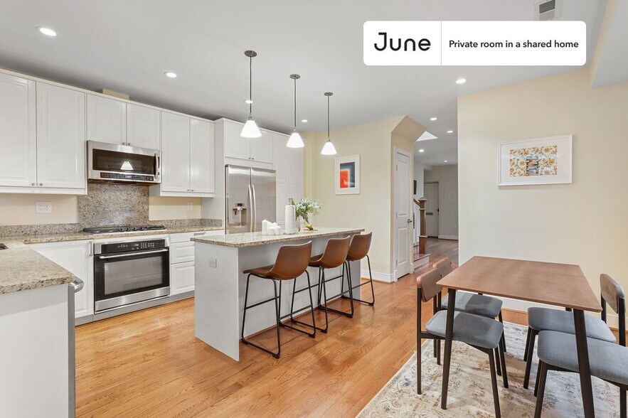 Building Photo - Room in Shared 3 bed/3 bath home in Capitol Hill