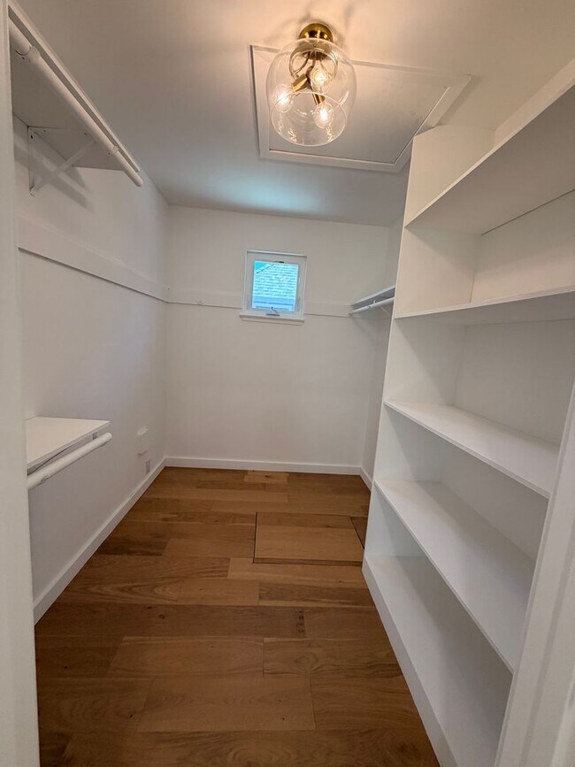 Building Photo - Spacious 4 Bedroom/2Bathroom Home in South San Francisco!