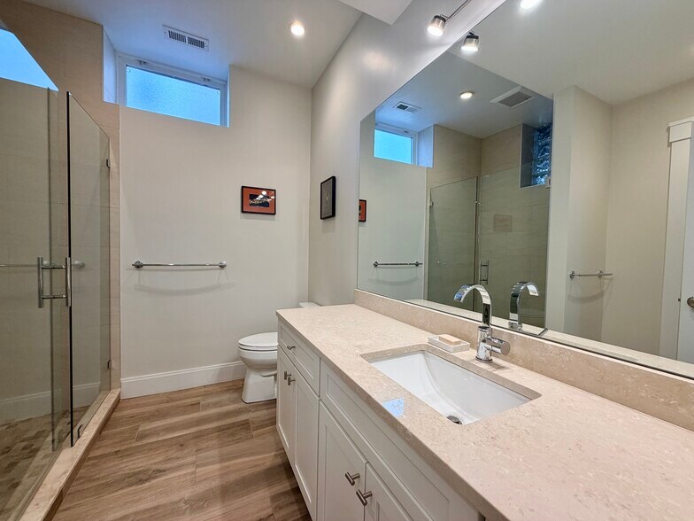 Building Photo - 13 Cottage Ave