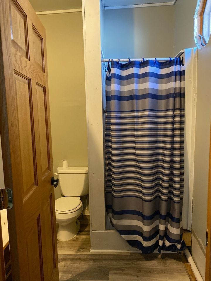 Building Photo - 126 Main St W