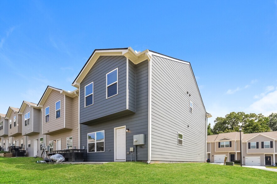Building Photo - 517 Highwood Ln