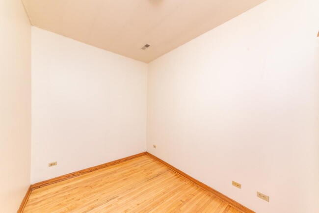 Building Photo - 2 bedroom in Chicago IL 60647