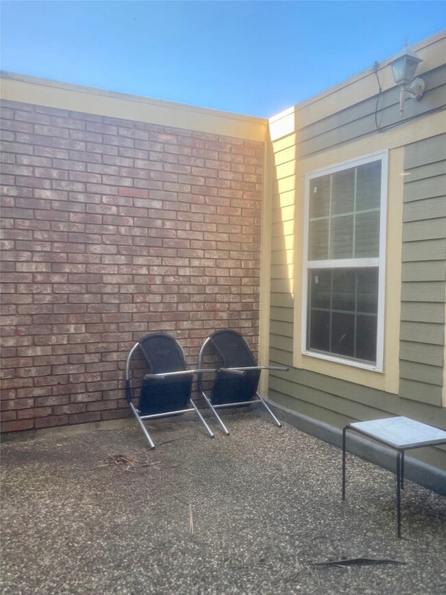 Building Photo - 6924 Lasker Dr
