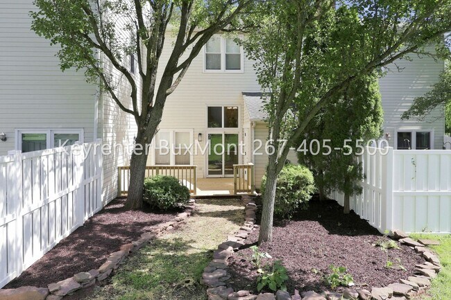 Building Photo - 102 Solway Cir