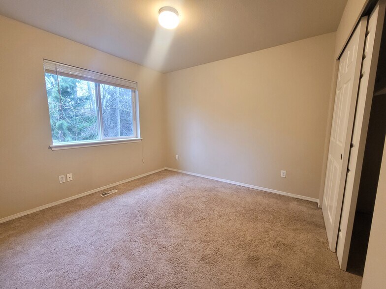 Building Photo - 19226 25th Ave SE