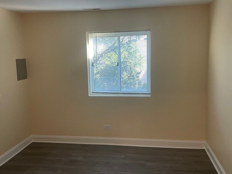 Building Photo - 650 Perrie Dr
