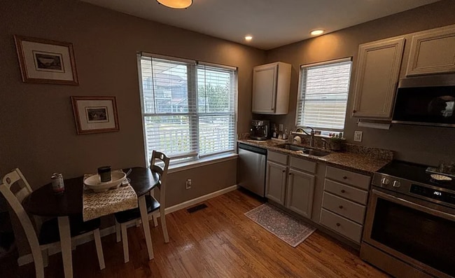 Building Photo - 200 Shinnecock Ln