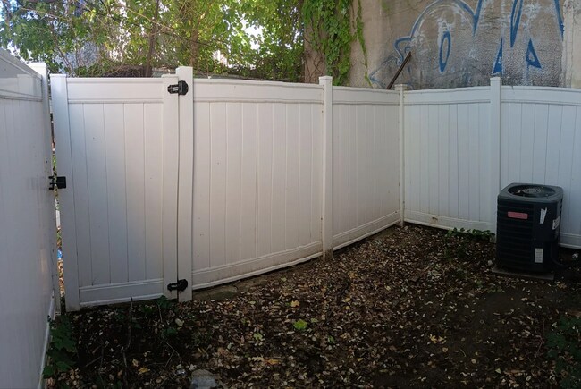 Building Photo - 431 W Berks St