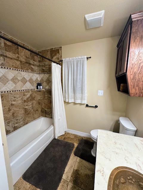 Building Photo - 220 Derek Ln