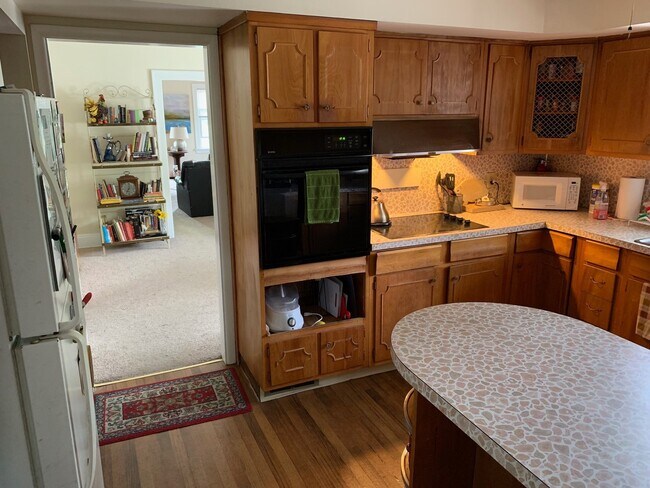 Building Photo - 176 Clinton St