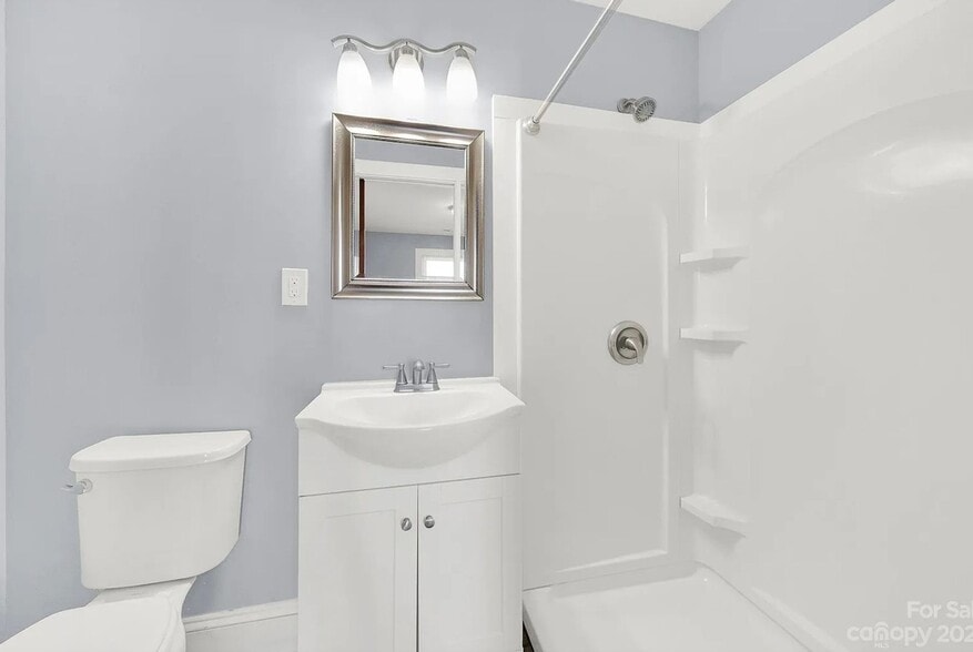 Building Photo - 2212 Edison St