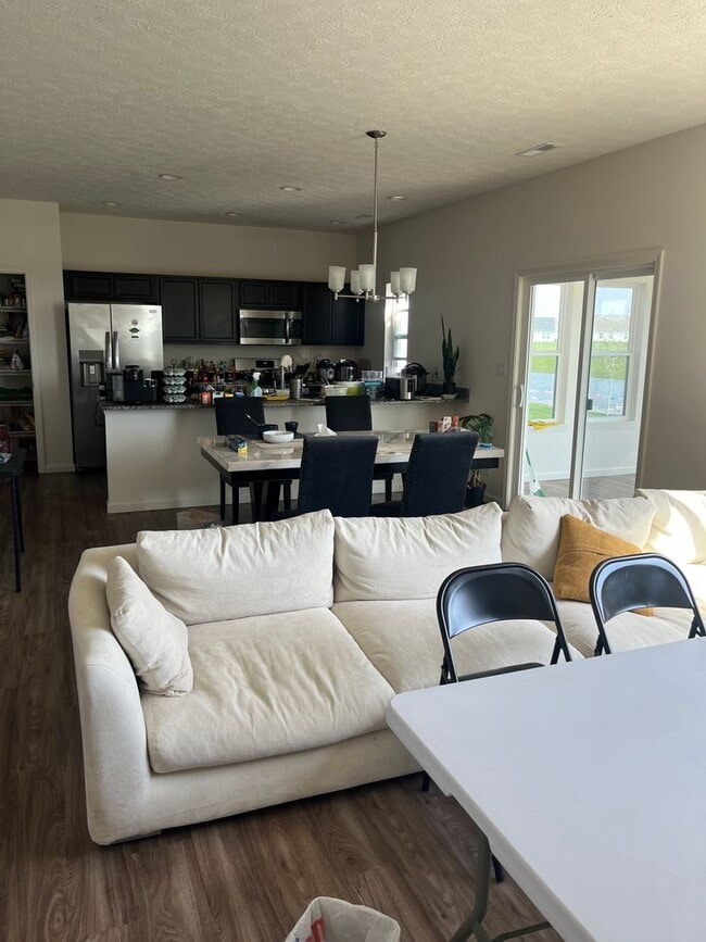 Building Photo - Fieldstone at the Crossing…3 Bedroom 2 Bath