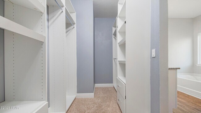 Building Photo - 310 Confidence Wy