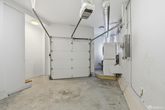 Building Photo - 526 Silver Ave