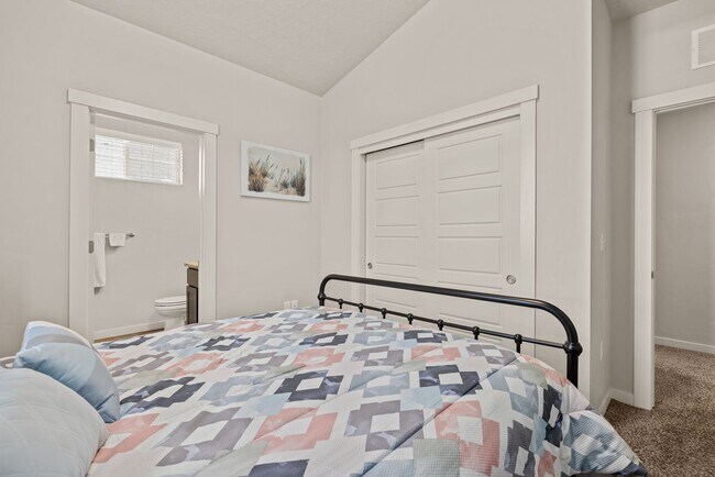 Building Photo - Beautiful Home in Garden City!