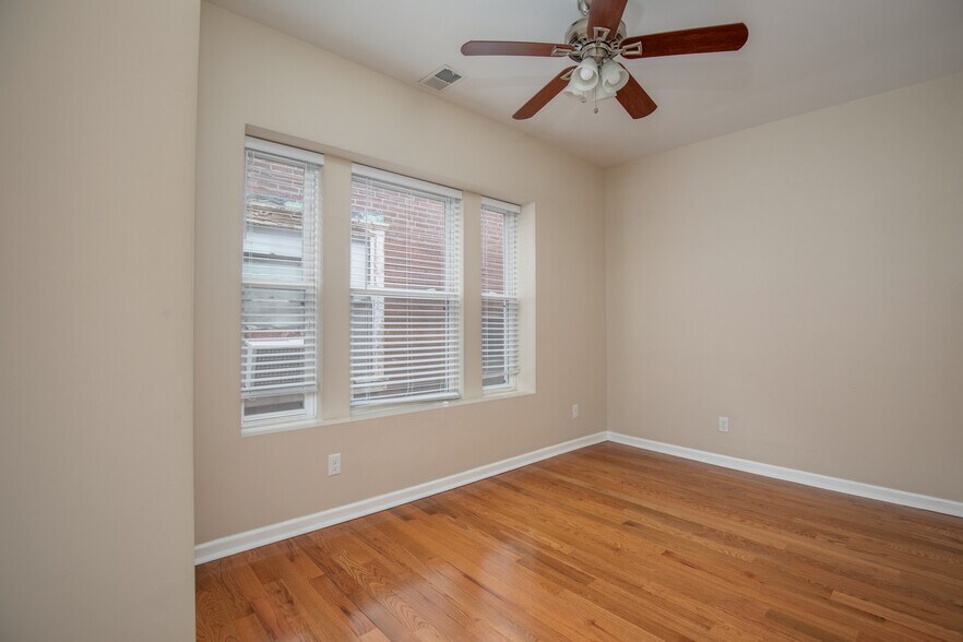 Building Photo - 6025 Kingsbury Ave