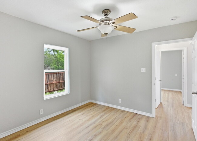 Building Photo - Fully Updated 2 Bedroom Home Near Randolph AFB
