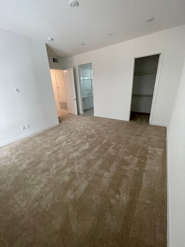 Building Photo - 3 Br/2bth -  GREAT PARK NEIGHBORHOOD - ONE STORY