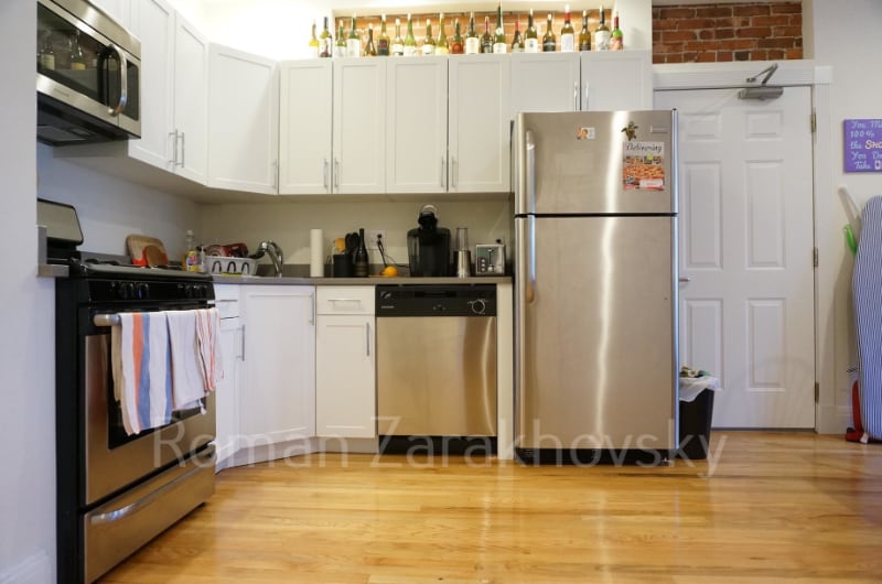 Building Photo - 10 Brainerd Rd