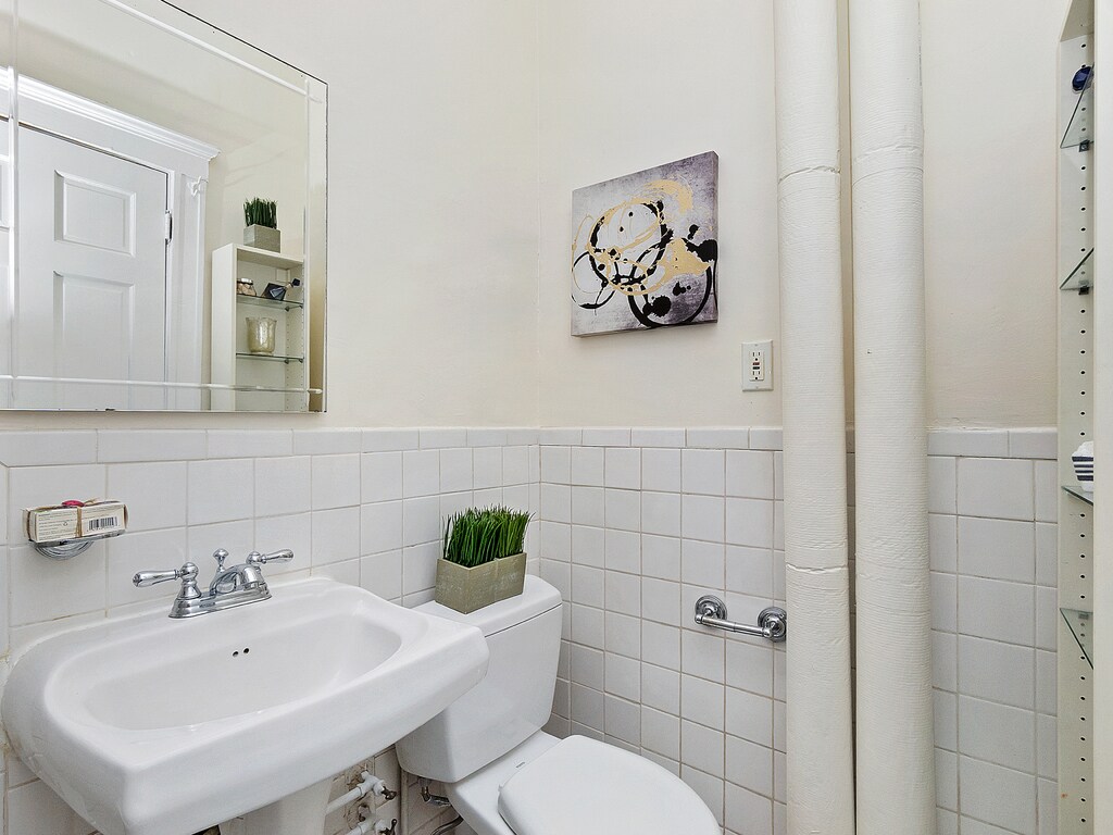 Building Photo - 125 Park Dr