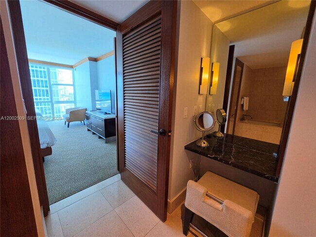 Building Photo - 6801 Collins Ave