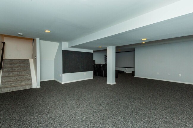 Building Photo - 4 bed, 2.5 bath Single Family Home in Char...