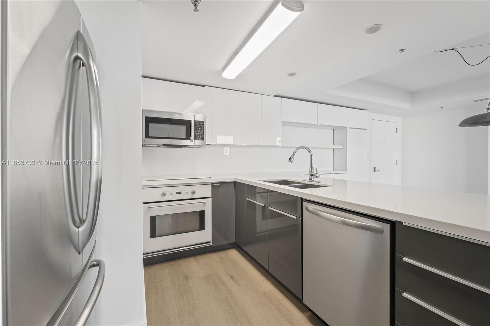 Building Photo - 650 West Ave