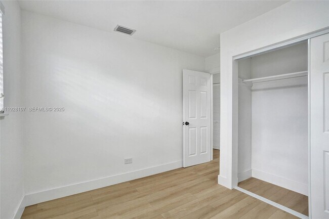 Building Photo - 1960 SW 68th Way