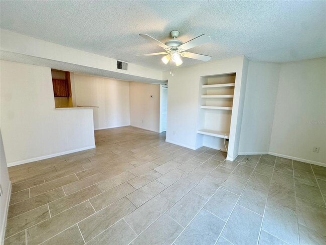 Building Photo - 455 Alt 19