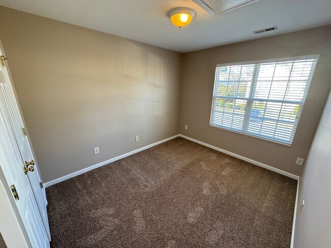 Building Photo - 3BR Townhome in Durham!
