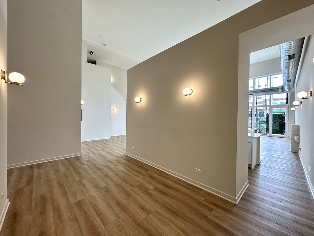 Building Photo - 3207 N Narragansett Ave