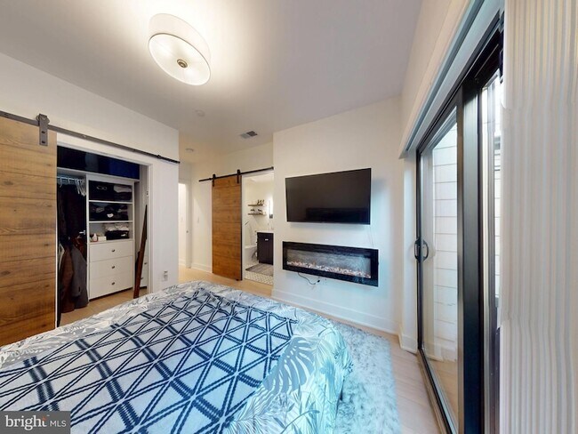 Building Photo - 2642 39th St NW