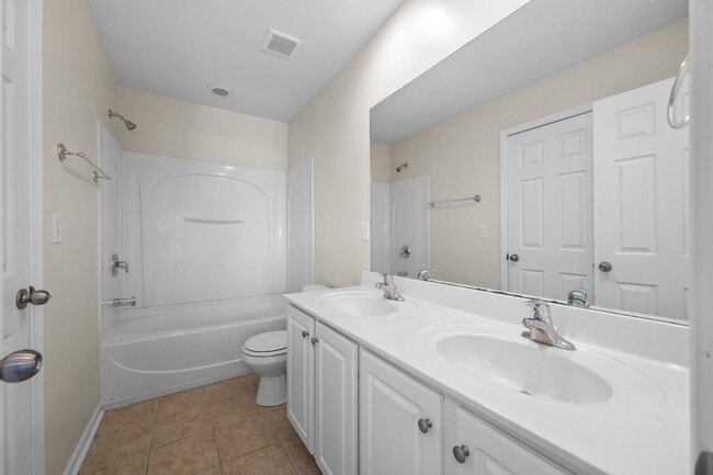 Building Photo - Creekside at Brentwood!