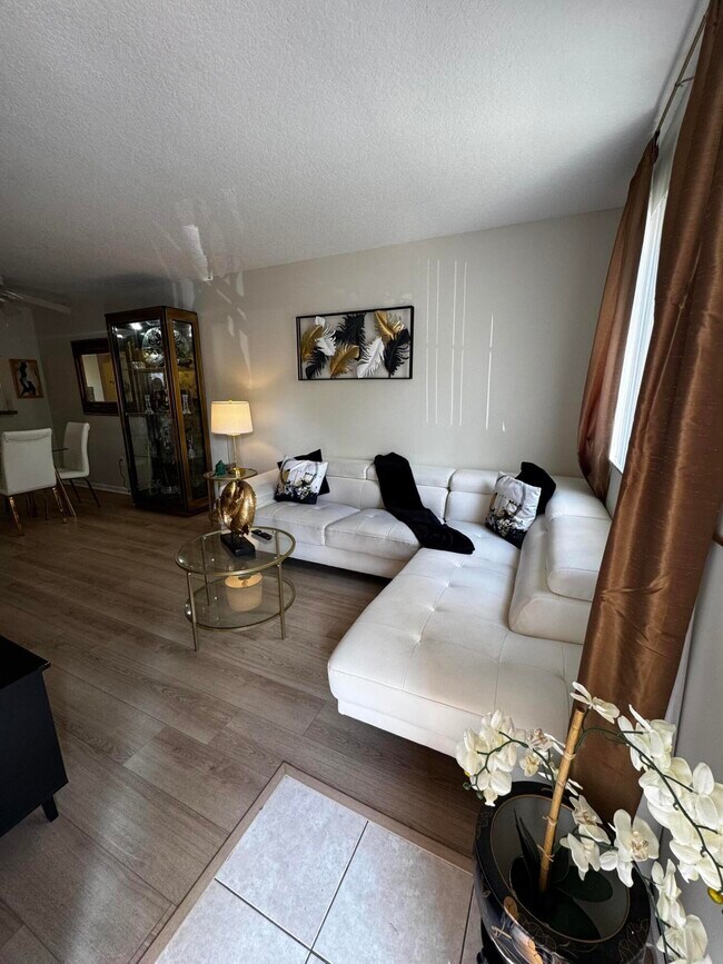 Building Photo - 3810 N Jog Rd