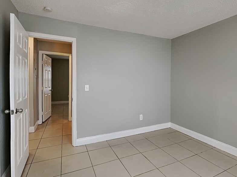 Building Photo - 907 19th St