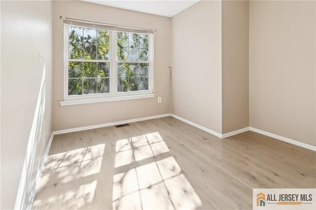 Building Photo - 10 Brookline Ct