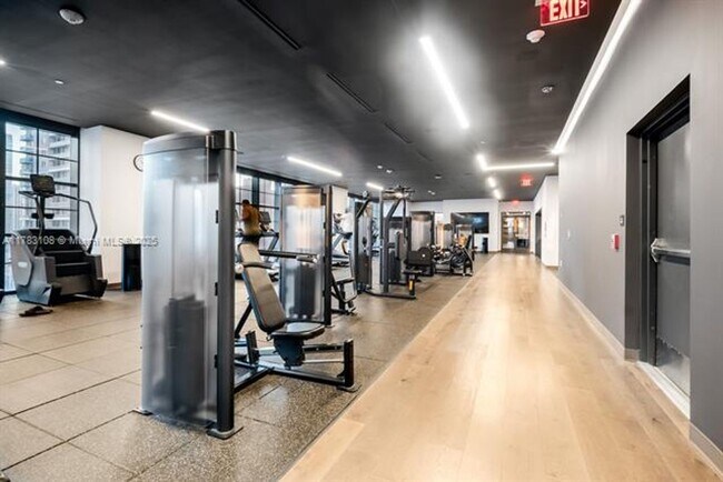 Building Photo - 601 NE 1st Ave