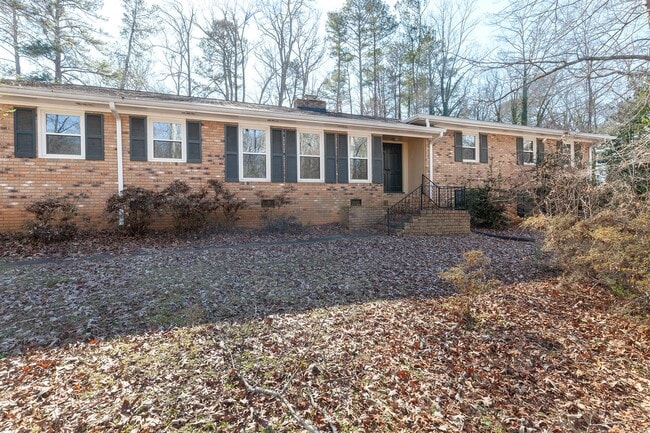 Building Photo - Spacious 4bd/2.5ba Ranch w/ Two-Car Garage & Large Basement and Screened Porch!