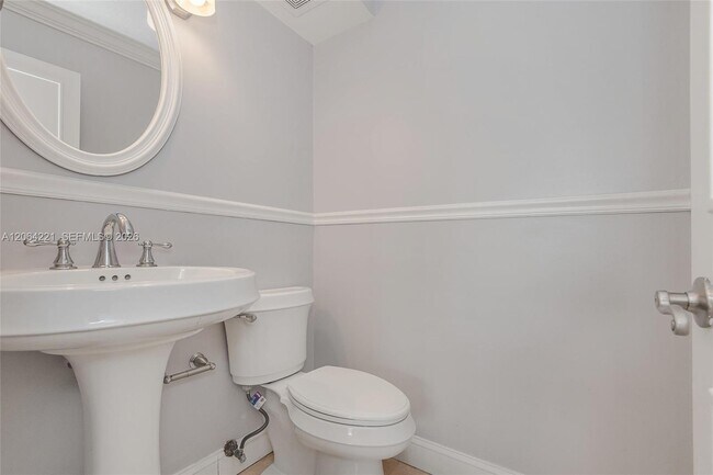 Building Photo - 4520 SW 68th Ct Cir