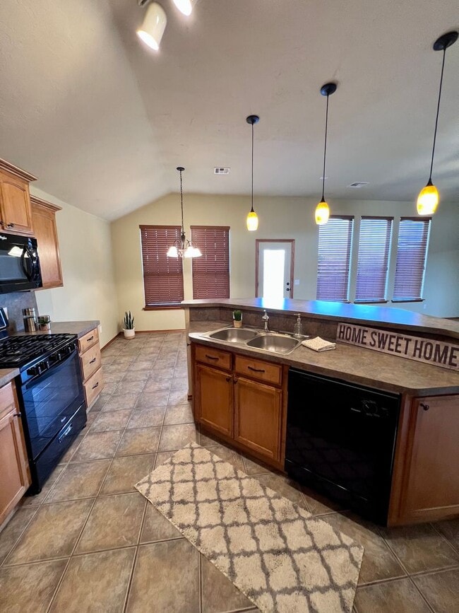 Building Photo - Beautiful home in Heatherwood addition in Moore!