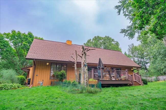 Building Photo - Parkwood Hills – Spacious 4 Bedroom, 3 Bat...