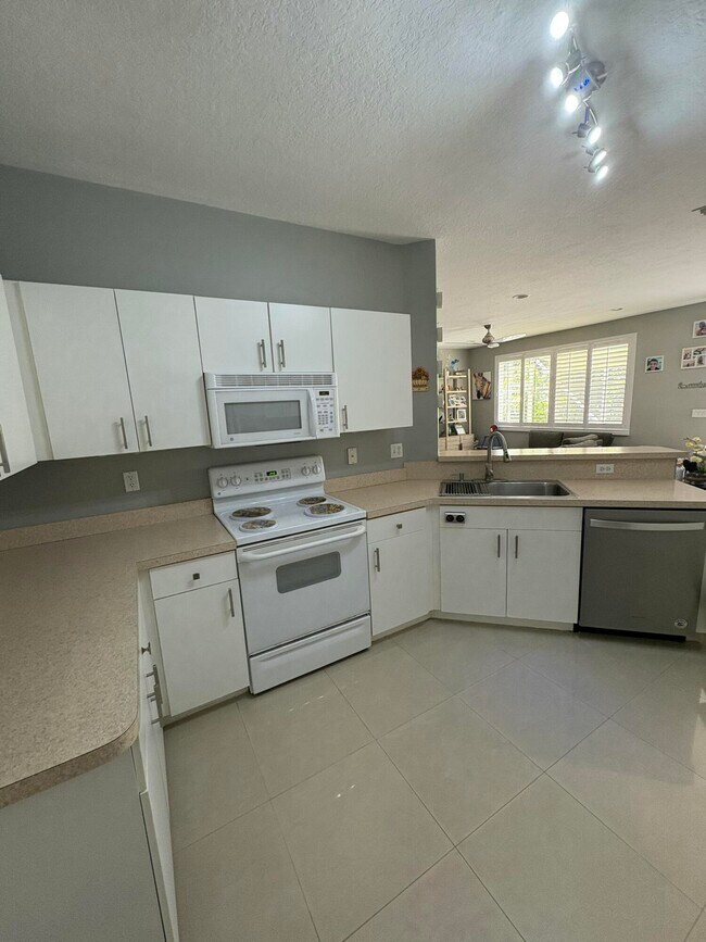 Building Photo - 9205 Villa Palma Ln