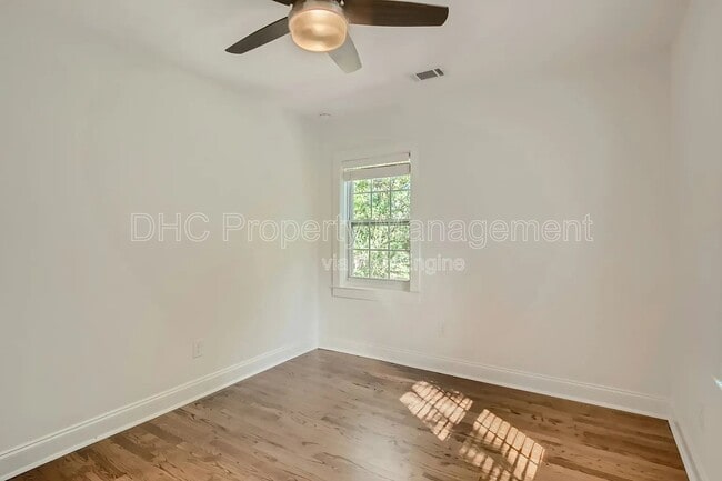 Building Photo - 406 S Columbia Dr