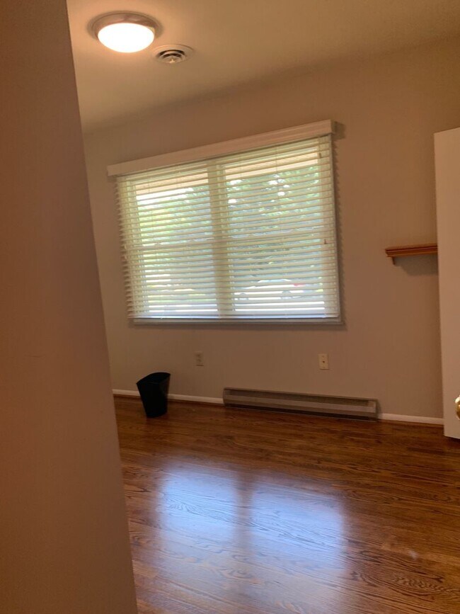 Building Photo - 924 McBryde Ln