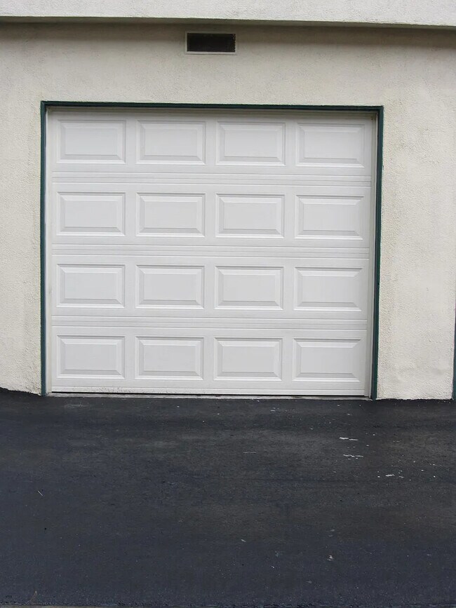 Garage - 1756 N Cedar Glen Dr