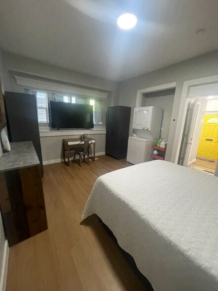 Building Photo - 4522 E Washington St