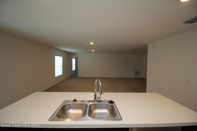 Building Photo - 256 Trembley Ave SW