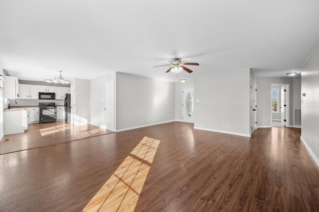 Building Photo - Spacious 3-Bedroom, 2-Bath Home with Over 2,000 Sq. Ft. in Oak Grove